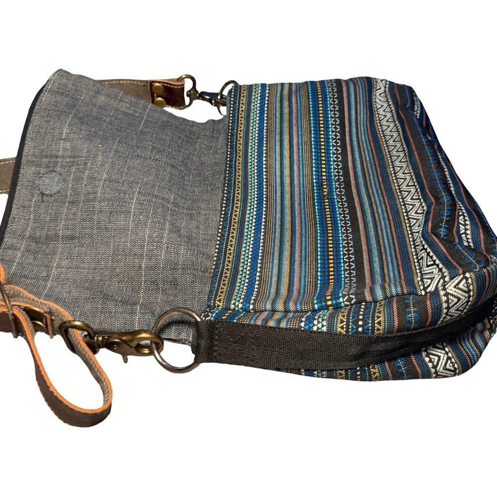 Dakine Jodi Vintage Stylish Striped Crossbody Bag - Picture 13 of 13